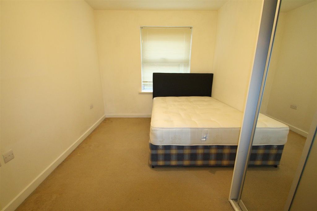 Property photo 3 of 8 Bedroom