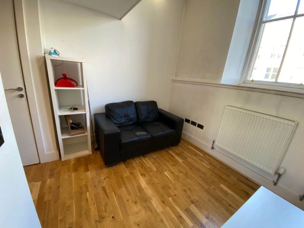 Property photo 3 of 7 Marchmont Lounge