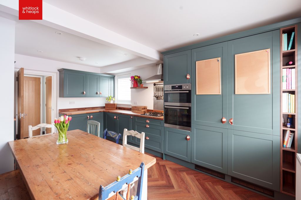 Property photo 2 of 33