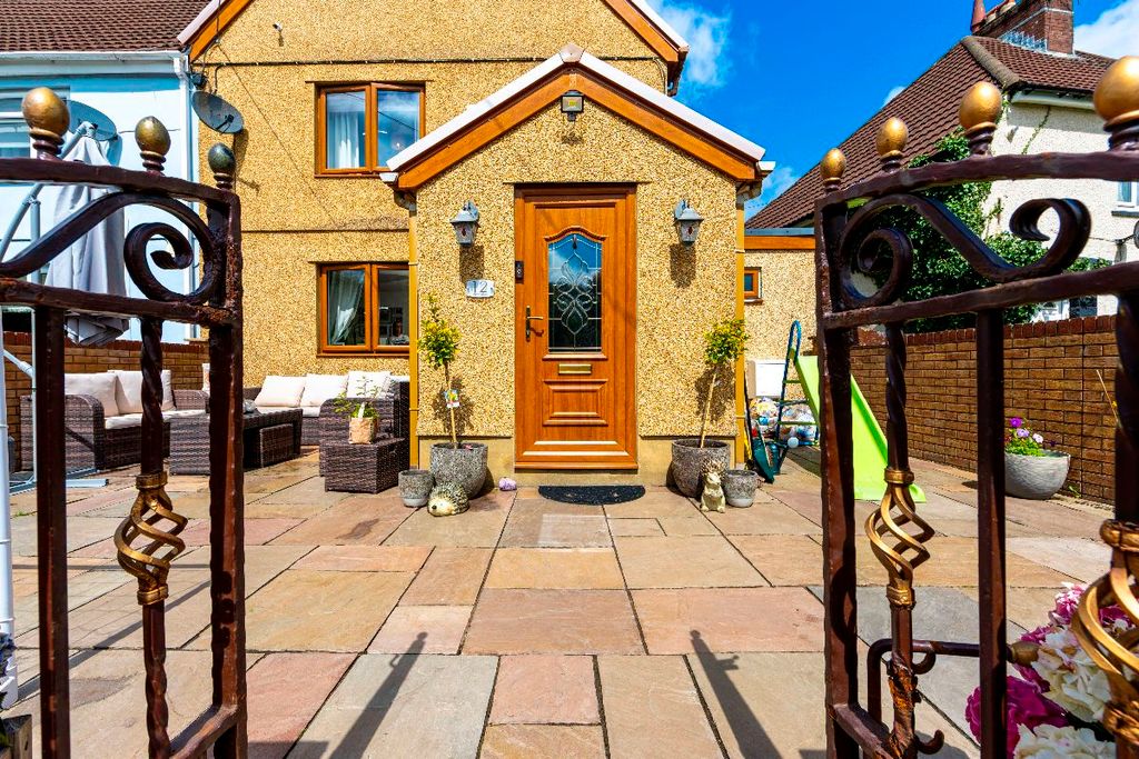 Property photo 2 of 49
