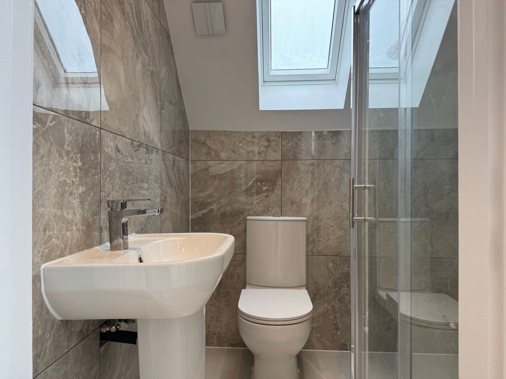 Property photo 3 of 7 Bathroom_Photo