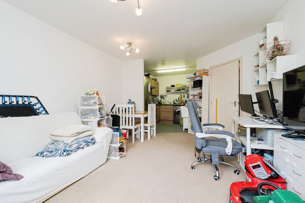 Property photo 2 of 16 Photo