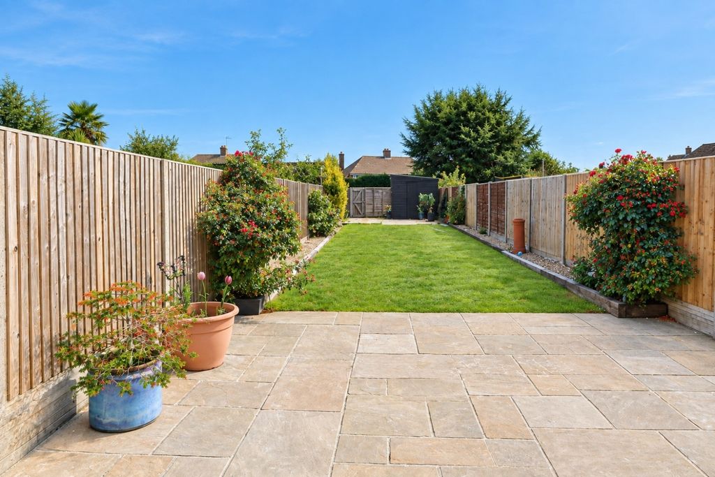 Property photo 2 of 12 Garden