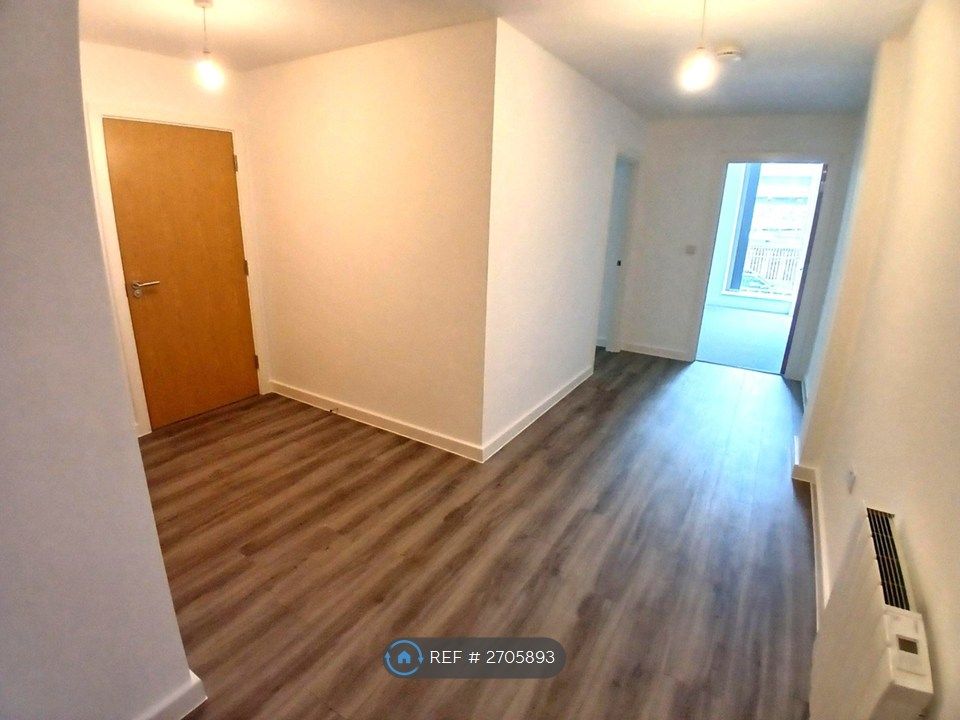 Property photo 3 of 11 Entrance Hallway