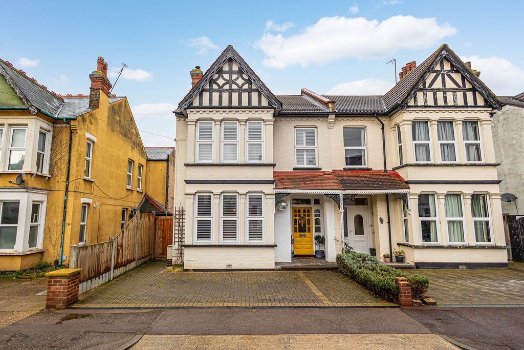 Property photo 1 of 37