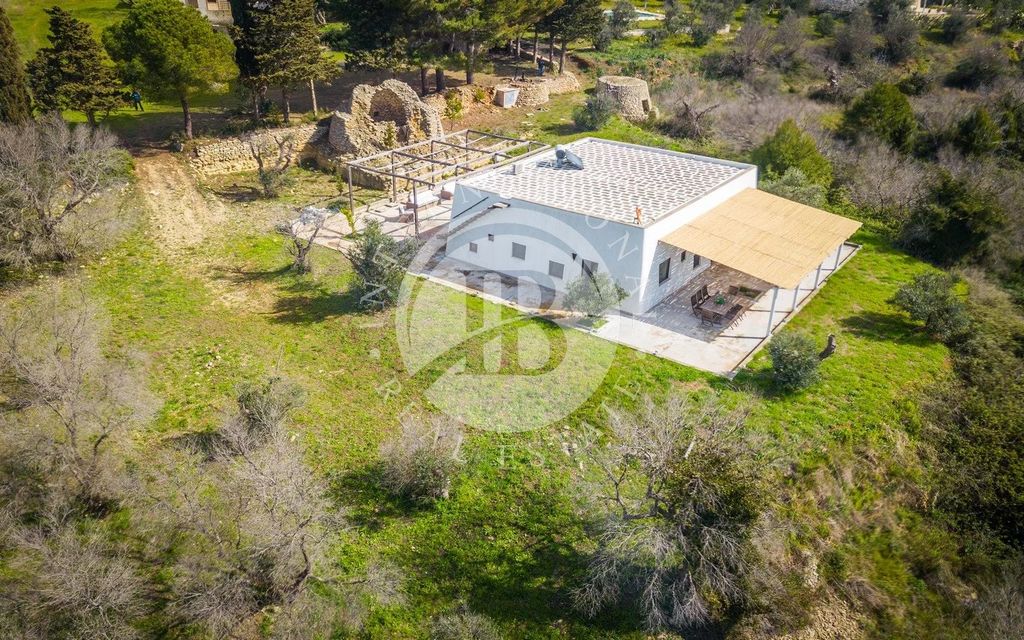 Property photo 2 of 26