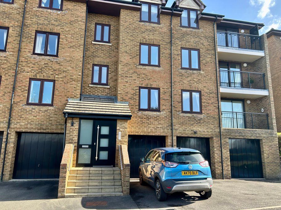 Property photo 2 of 17