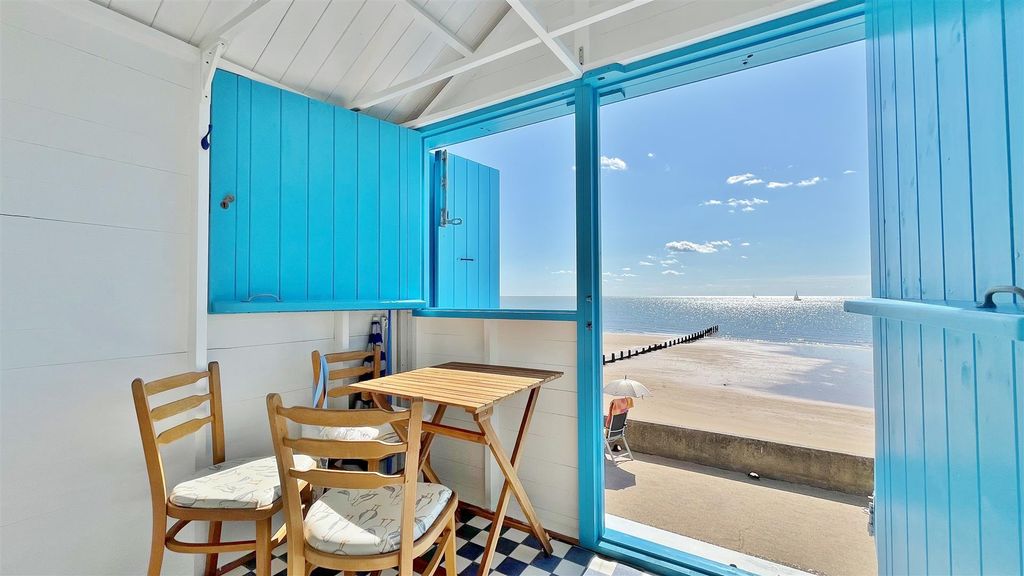 Property photo 2 of 14 Beach Hut