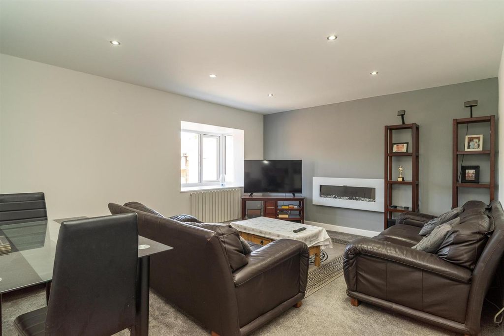 Property photo 2 of 10 003-14 Bray Close.Jpg