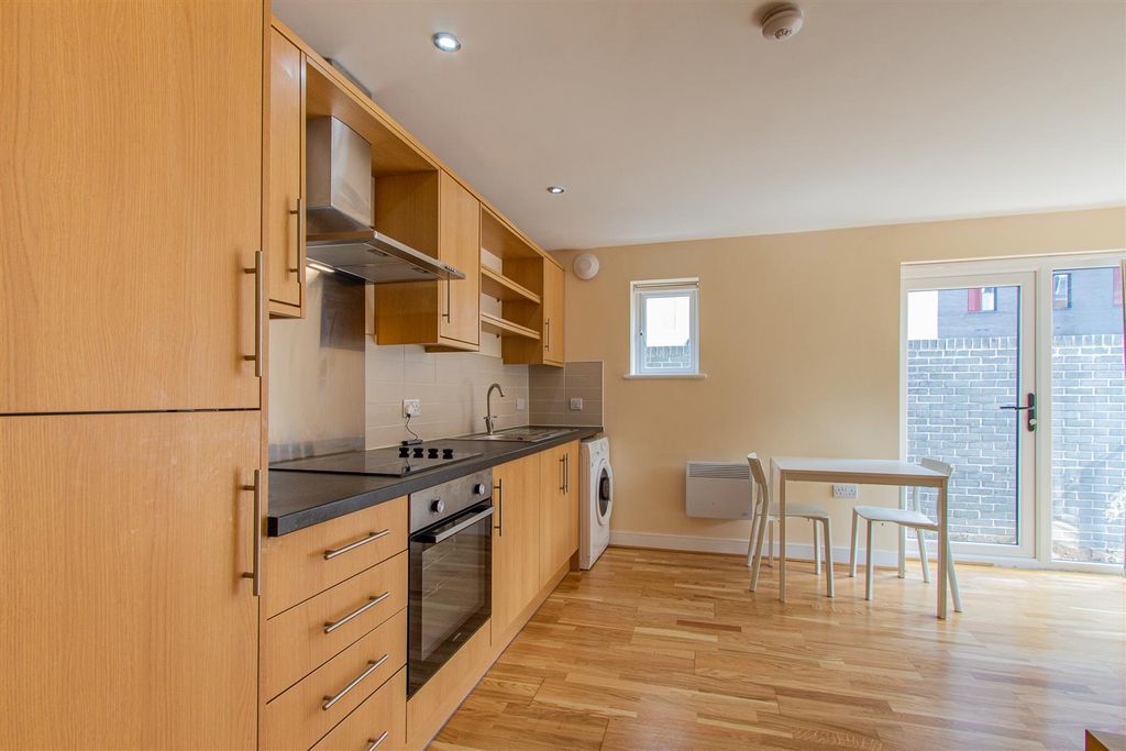 Property photo 2 of 8 Churchill Villas 4-3.Jpg