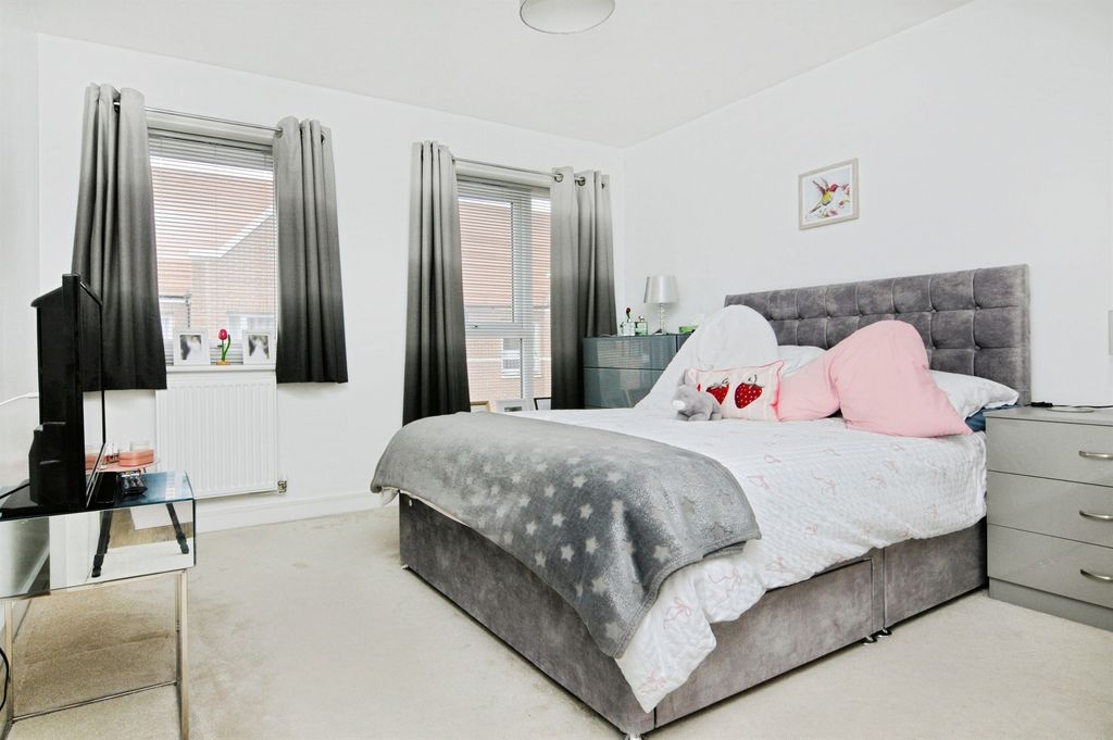 Property photo 3 of 11