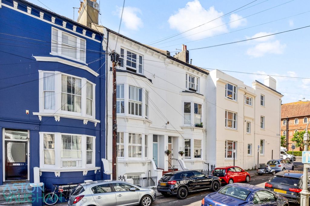 Property photo 2 of 20 5126421