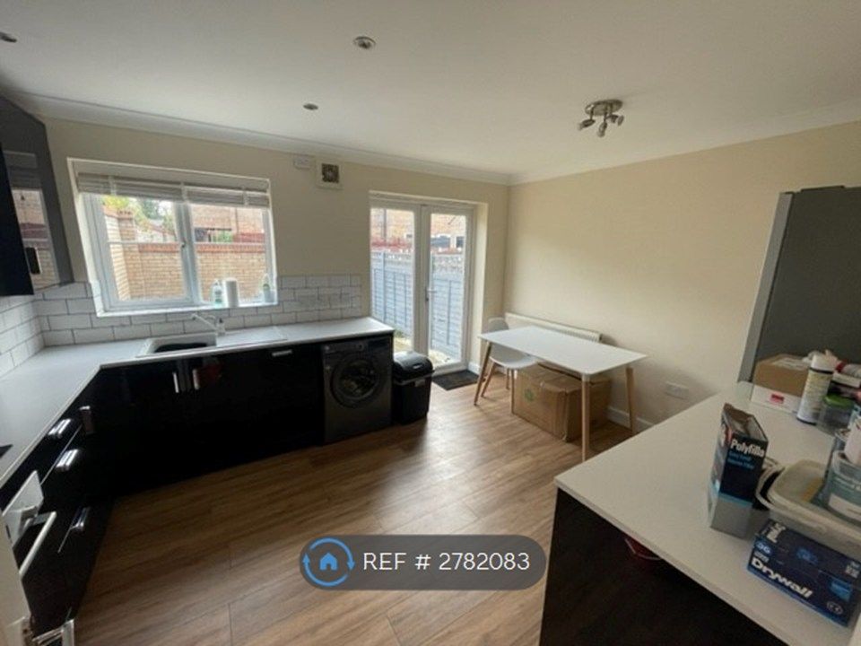 Property photo 1 of 8 Kitchen