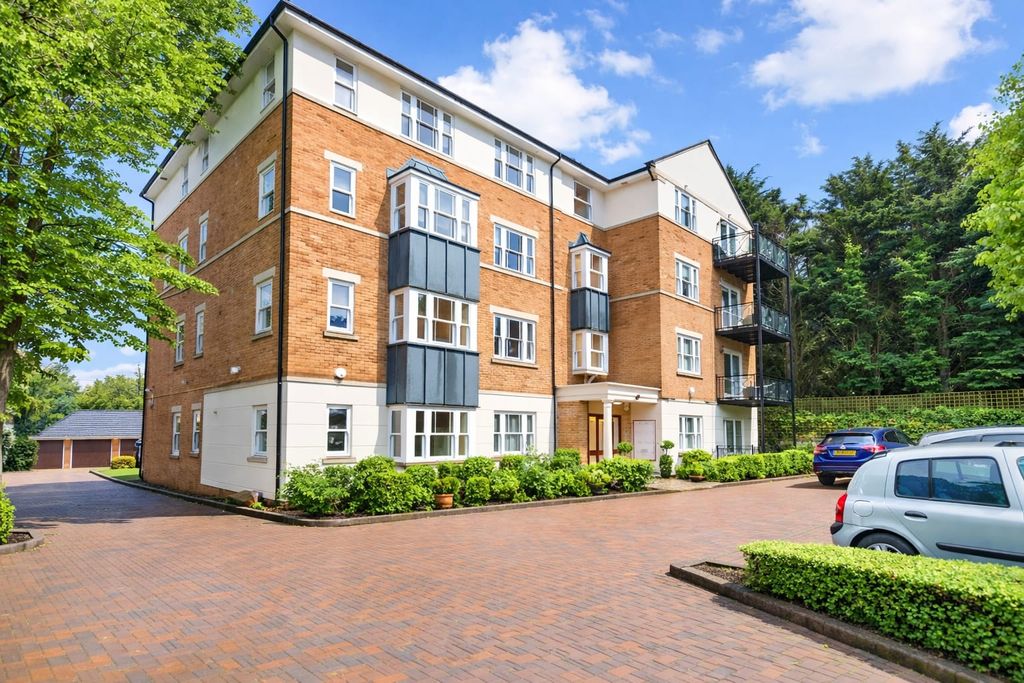 Property photo 1 of 11 2 Double Bed Flat With A Balcony, Parking Plus A Garage