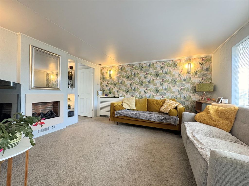 Property photo 2 of 26 Lounge