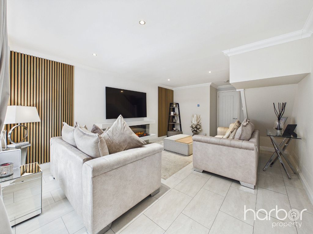 Property photo 3 of 17 5239746