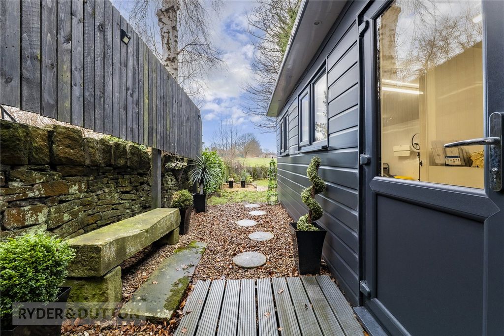 Property photo 2 of 22 Garden