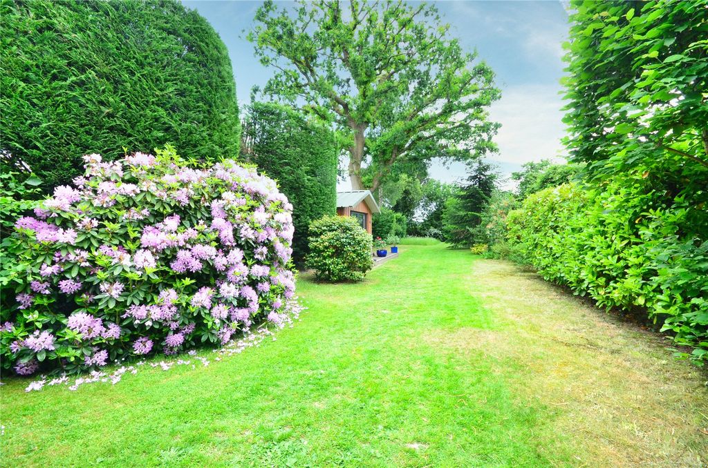 Property photo 3 of 34 Garden