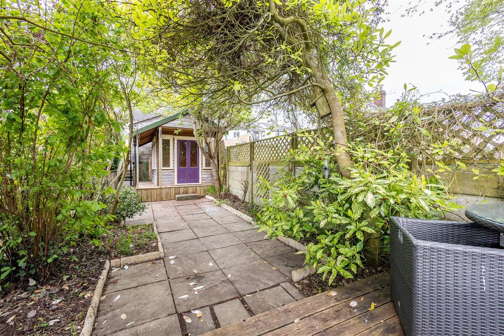 Property photo 2 of 22 Garden