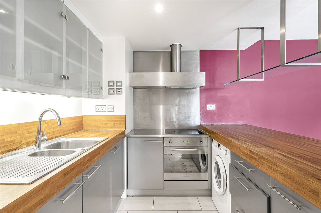 Property photo 2 of 19 Kitchen