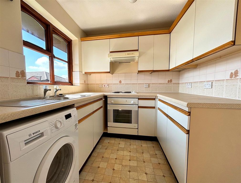 Property photo 3 of 8 Kitchen