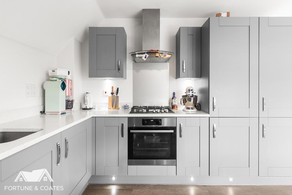 Property photo 3 of 12 Plovercrescent_14.Jpg