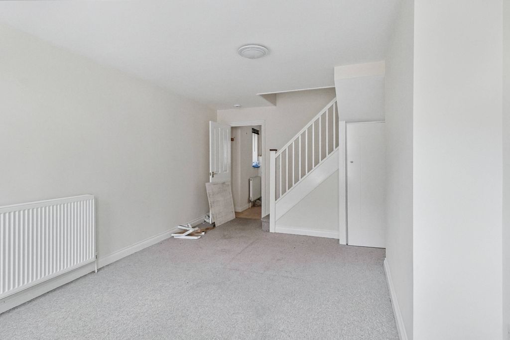 Property photo 3 of 16 1 Crown Mews, South Street, Crewkerne, Somerset, Ta18 8Db