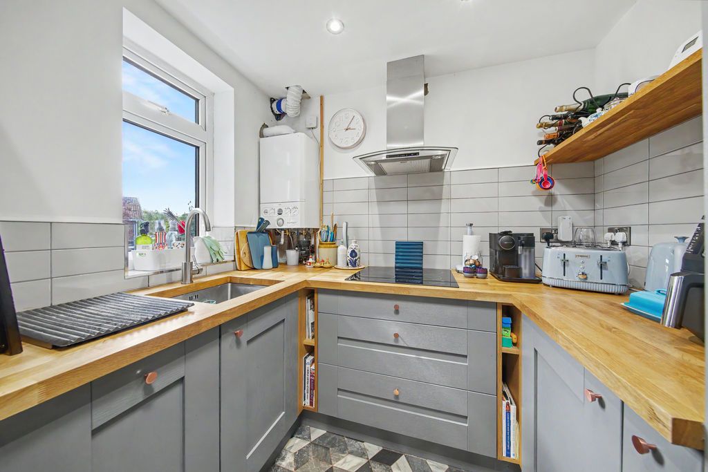 Property photo 3 of 25 Kitchen