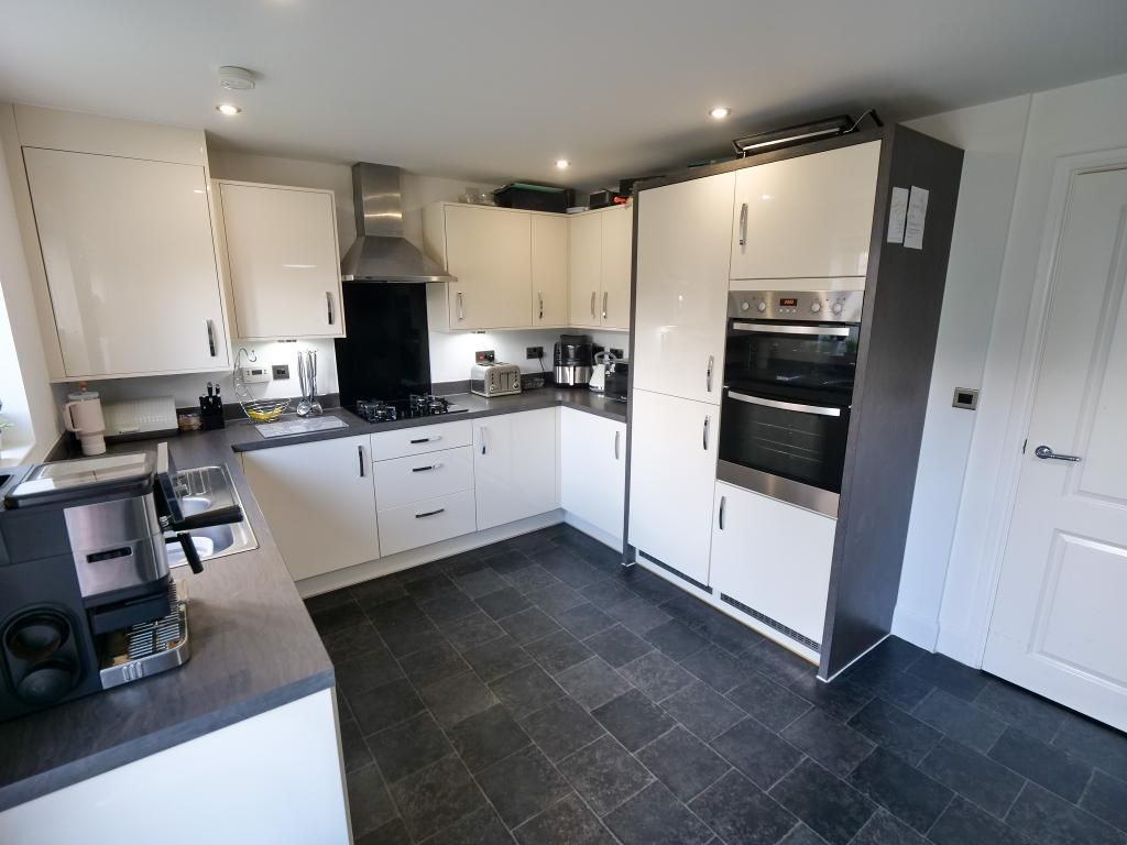 Property photo 3 of 14 Kitchen