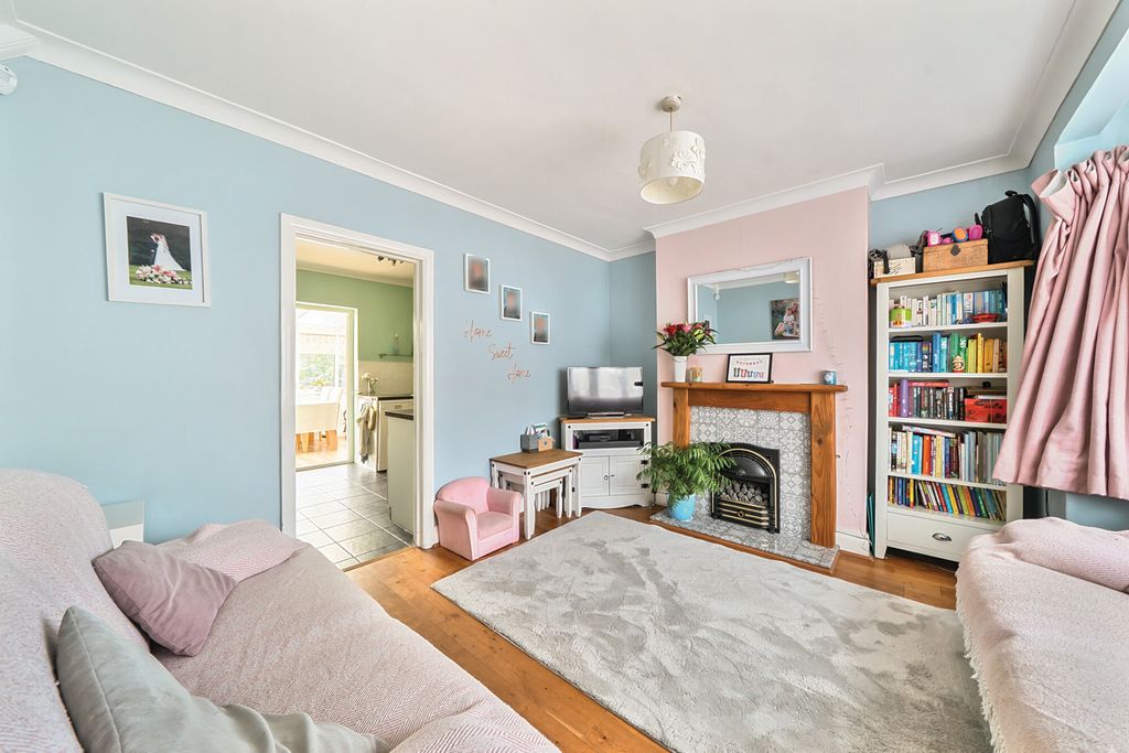 Property photo 3 of 20 1328596-1-687Fc20...