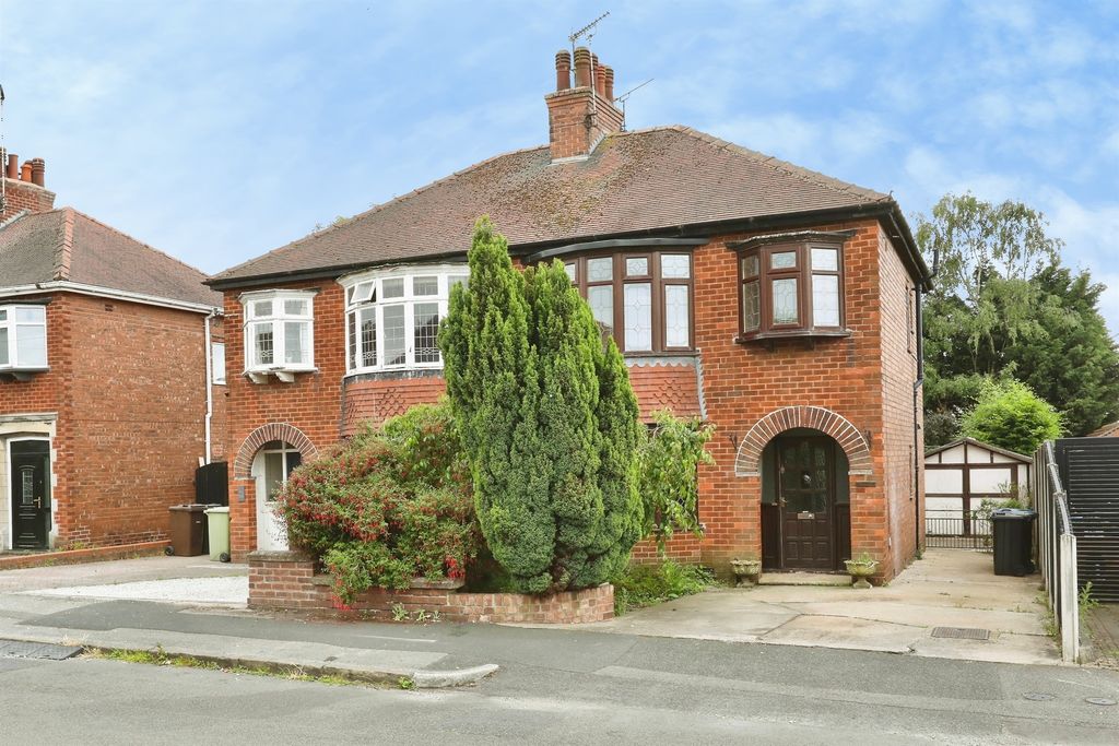 Property photo 1 of 12