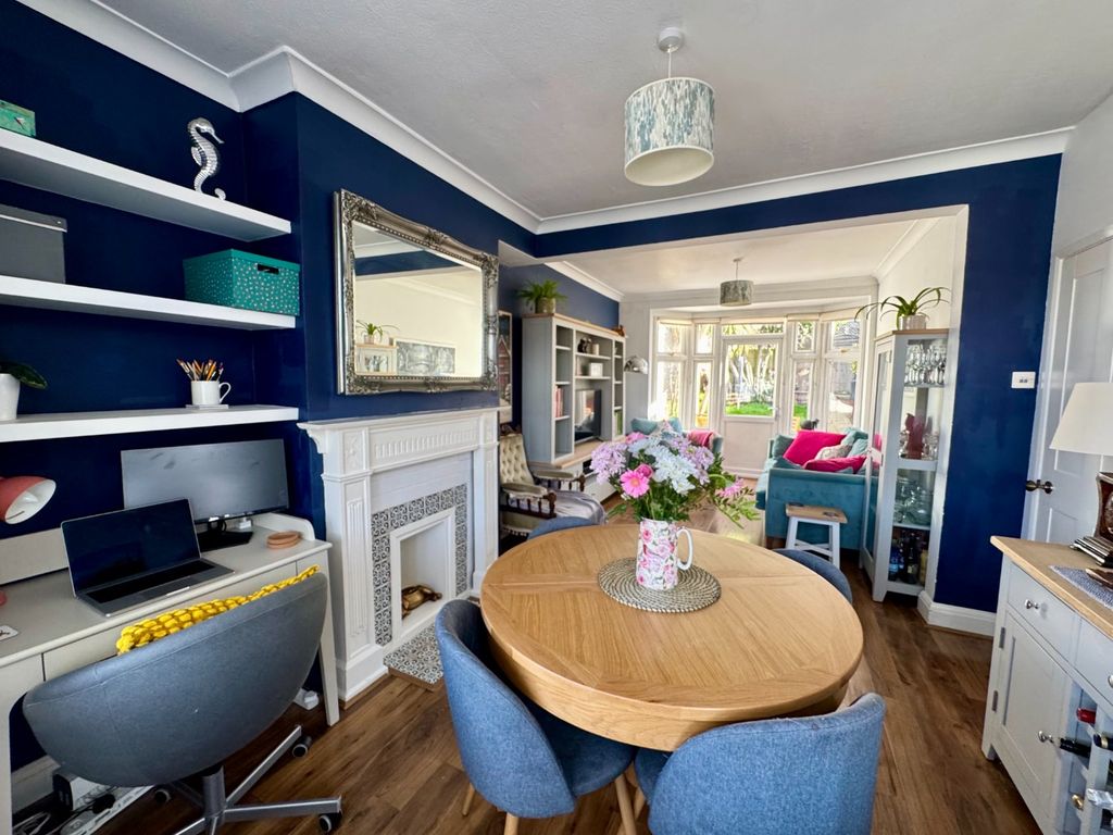 Property photo 3 of 17 4916298