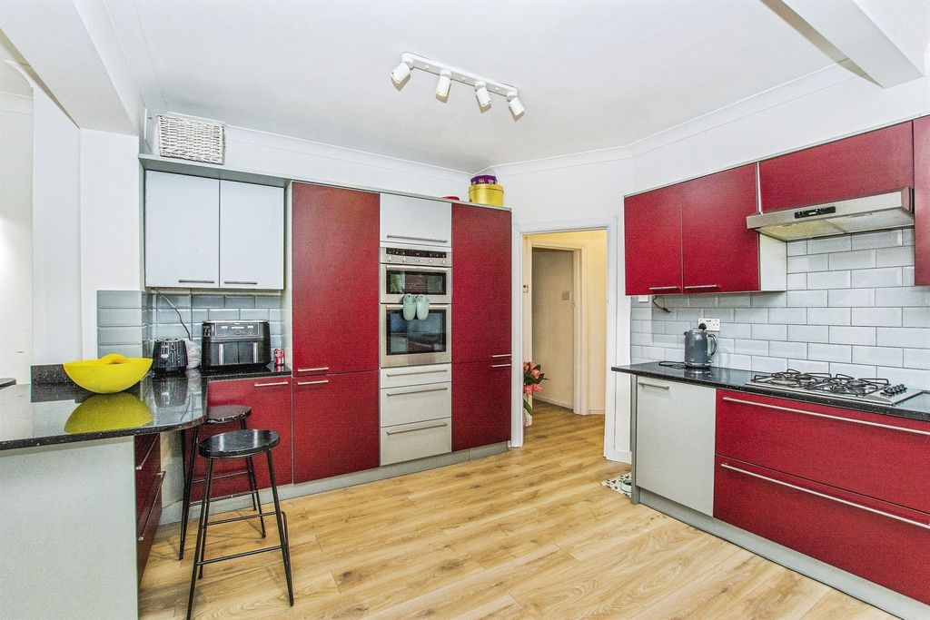 Property photo 2 of 20