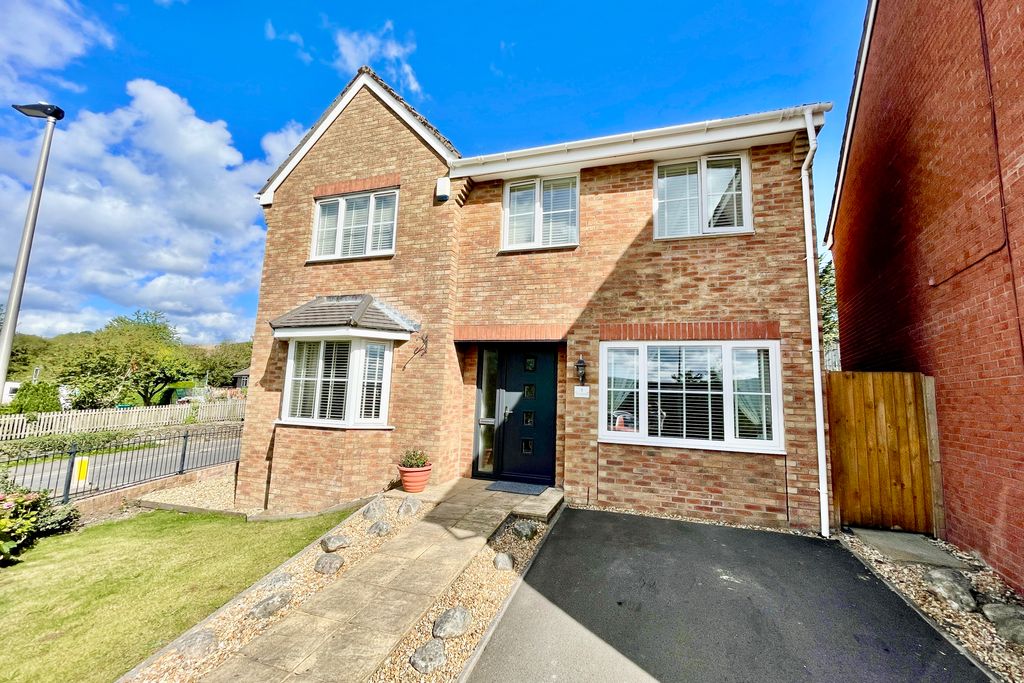 Property photo 1 of 25