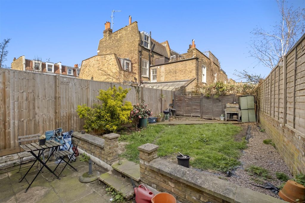 Property photo 2 of 9 Garden