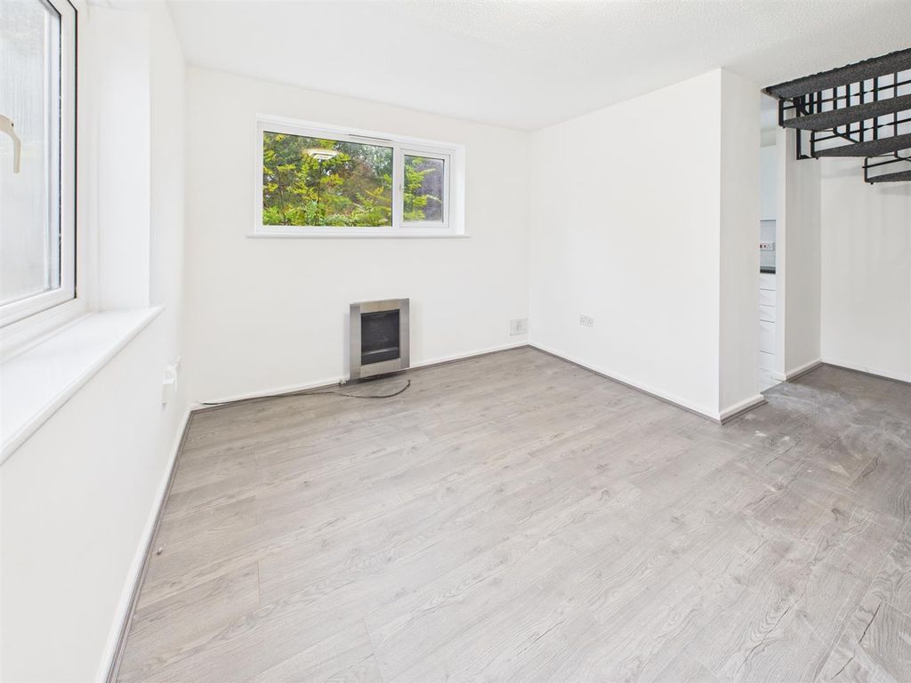 Property photo 2 of 12 Cam04063G0-Pr0138-Still006.Jpg