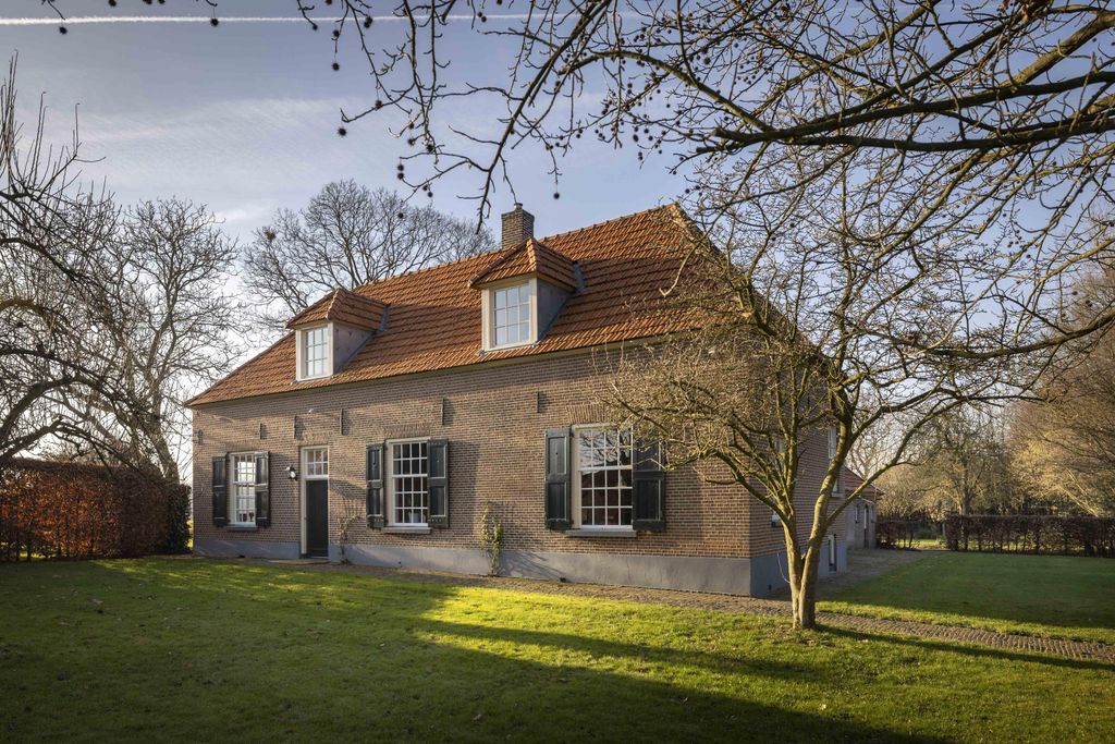 Property photo 2 of 64