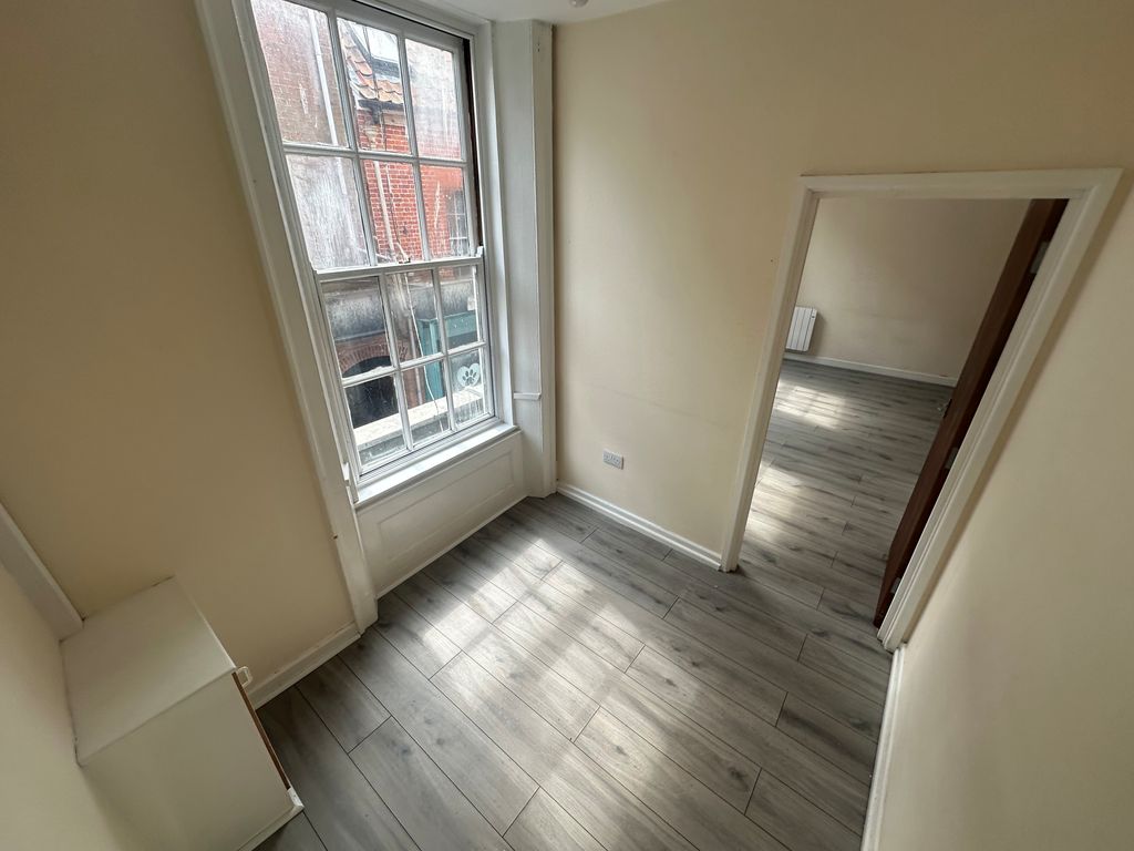 Property photo 2 of 7 Entrance Hall