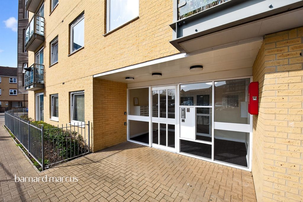 Property photo 1 of 9