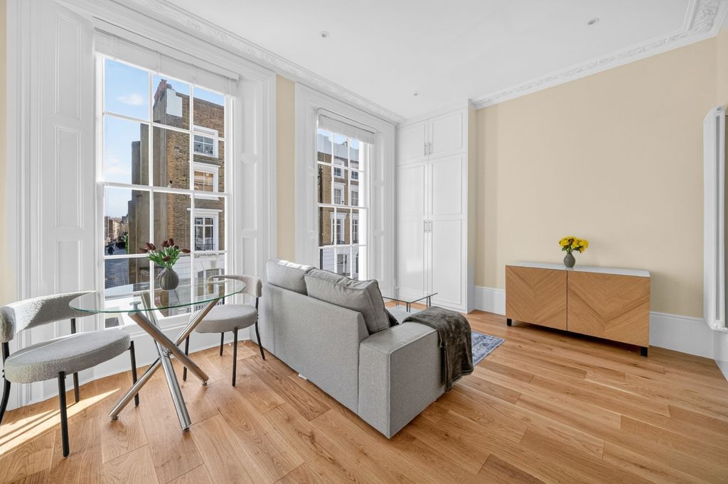 Property photo 2 of 6 Almeida Street