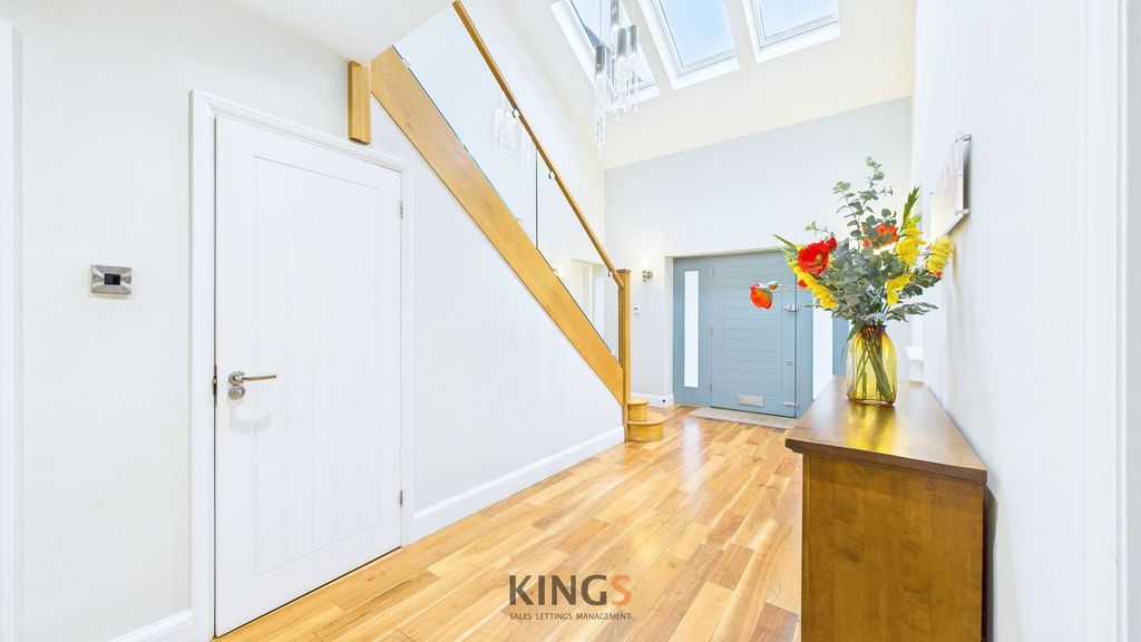 Additional image 7 of 5 bed detached house for saleUpland Drive, Brookmans Park AL9