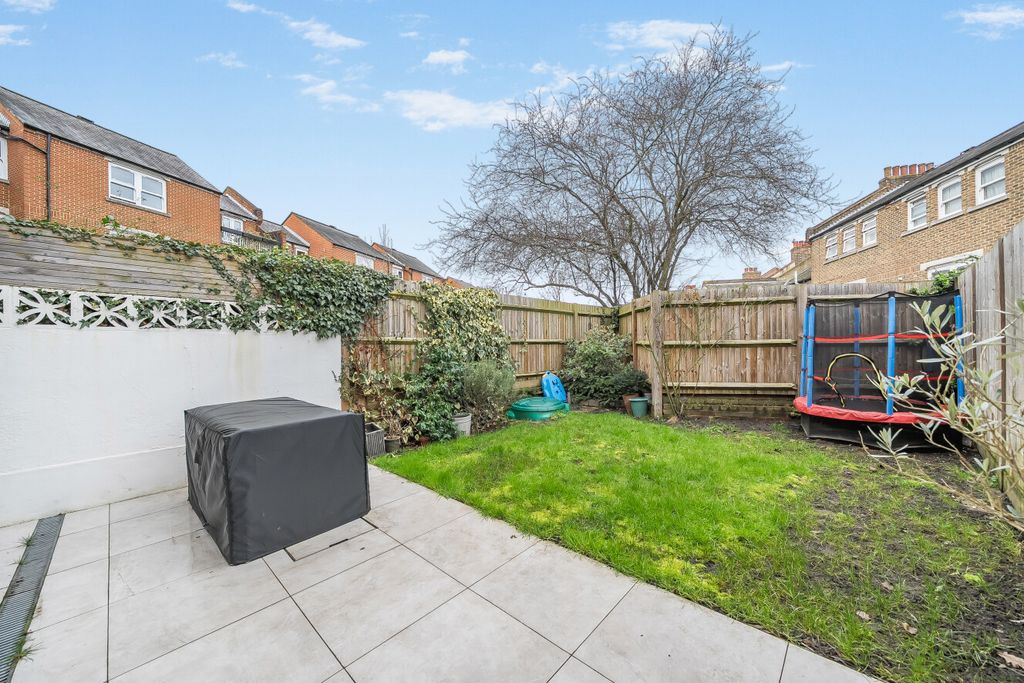 Property photo 3 of 13 1409526-6-698B34c...