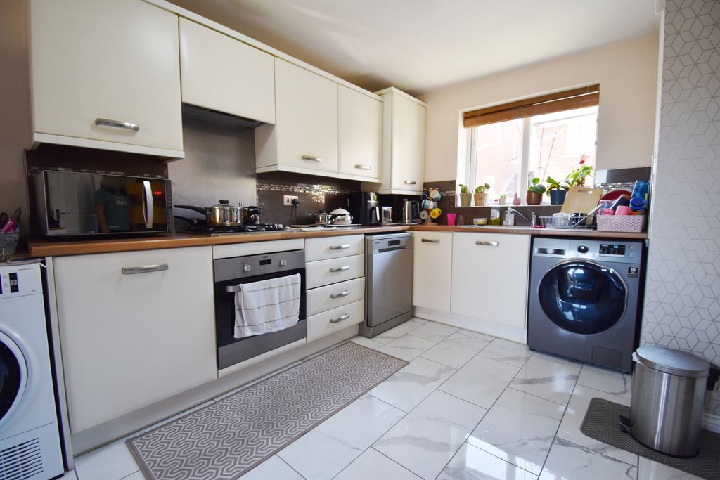 Property photo 3 of 13 Kitchen
