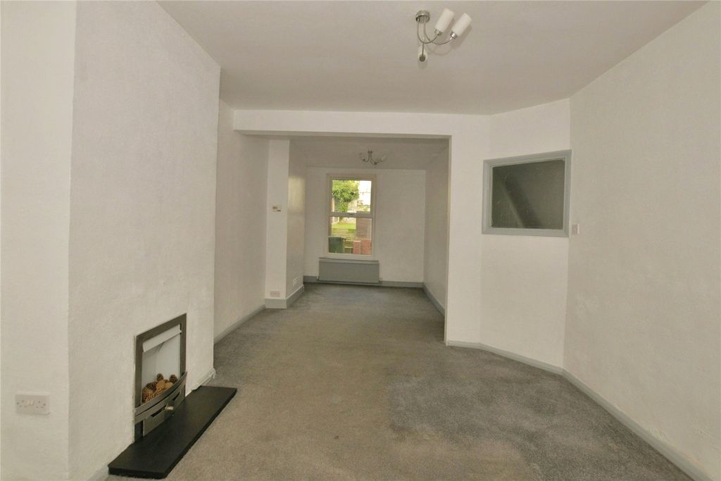 Property photo 2 of 19 Picture No. 36