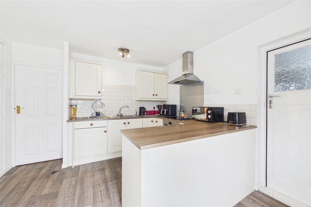 Property photo 3 of 13 Cam04235G0-Pr0161-Still003.Jpg