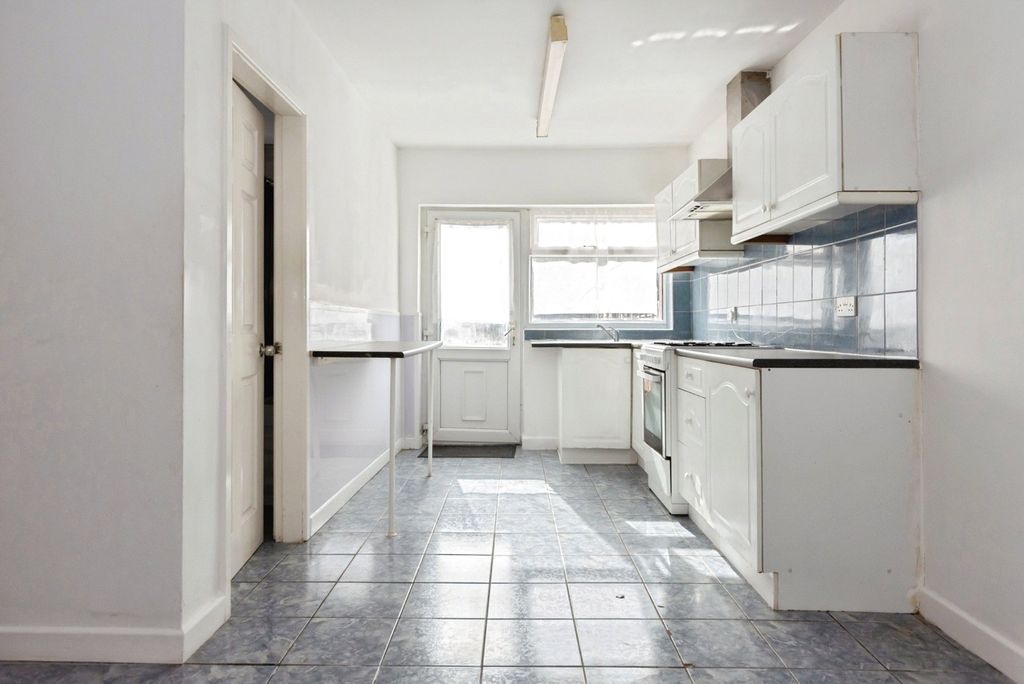 Property photo 2 of 19 Pbox-Img.Jpg