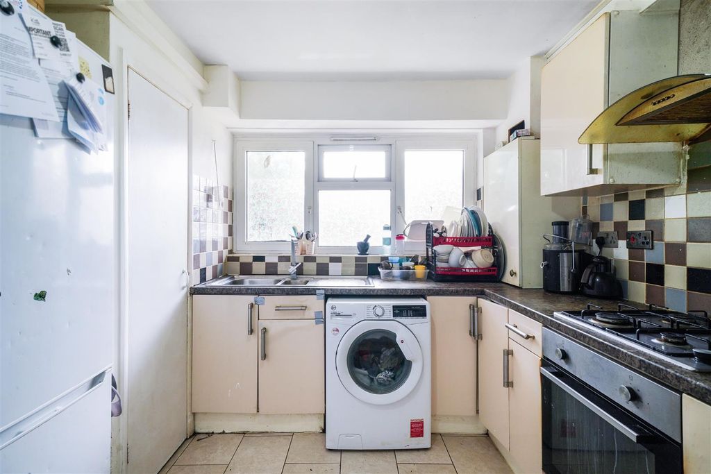 Property photo 3 of 9 Flat 16, Burrmead Court - Eh3Slgo7Krvzzuh3Qsed.Jpg