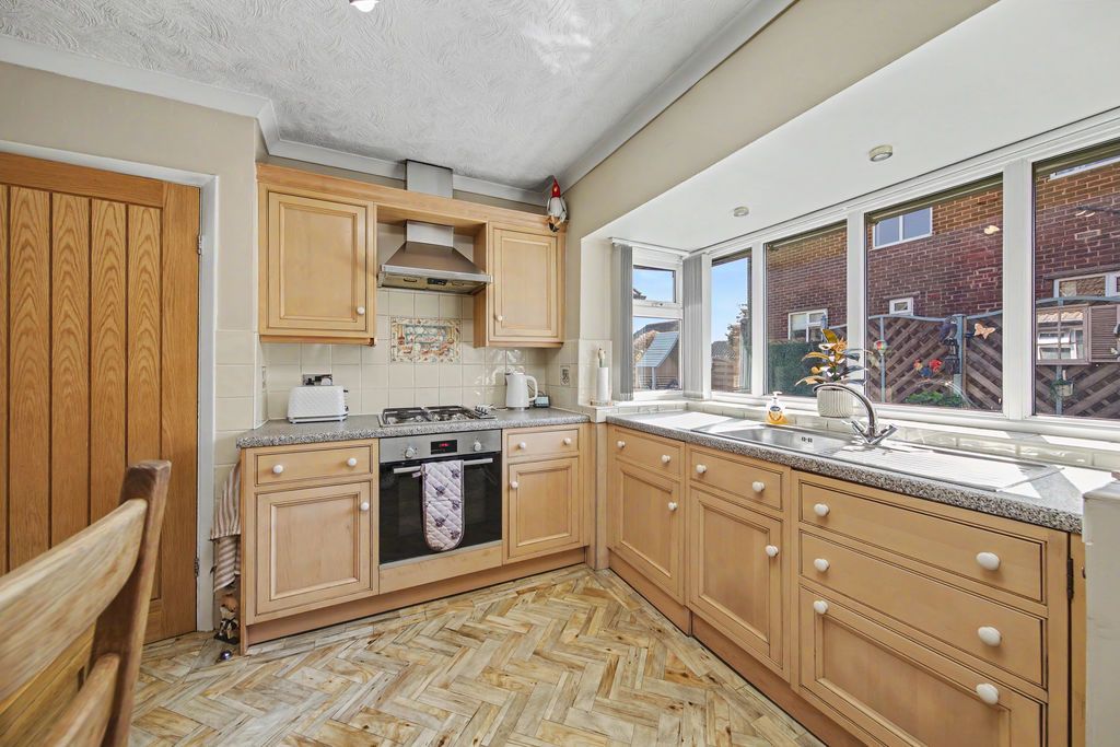 Property photo 3 of 27 Kitchen