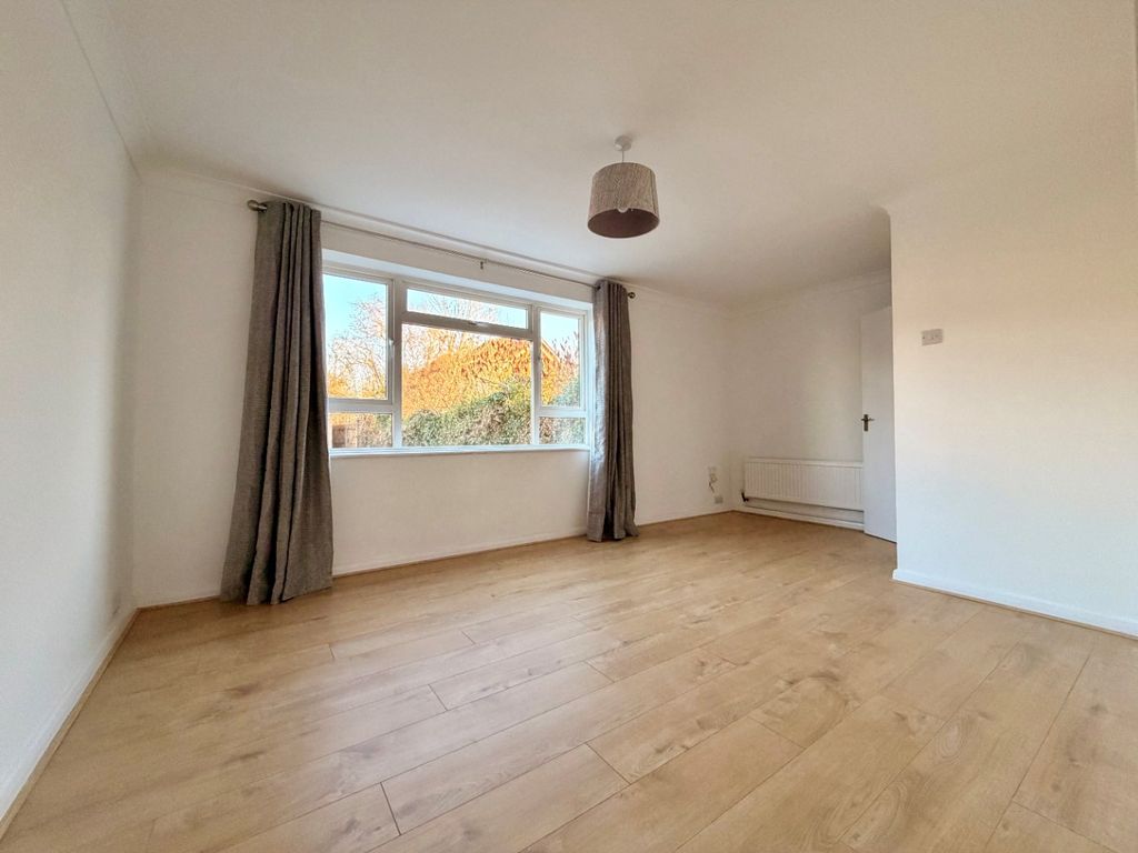 Property photo 2 of 13 4687274