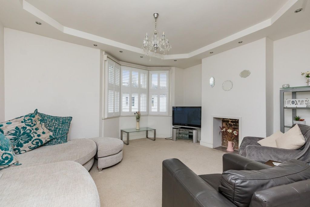 Property photo 2 of 8 Coleridge Street Fff_Lounge.Jpg